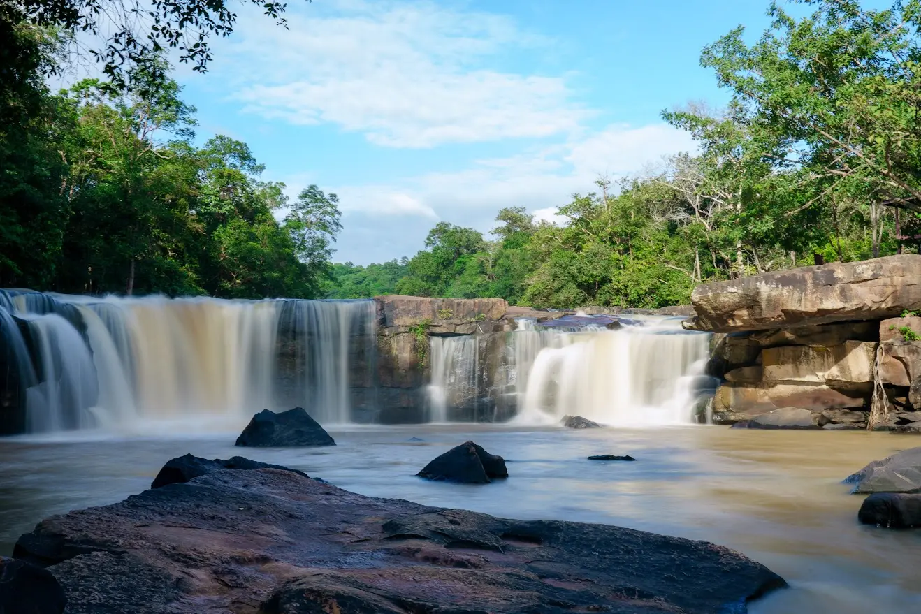 ที่มา: Wikimedia Commons น้ำตกตาดโตน บรรยากาศธรรมชาติจังหวัดชัยภูมิ